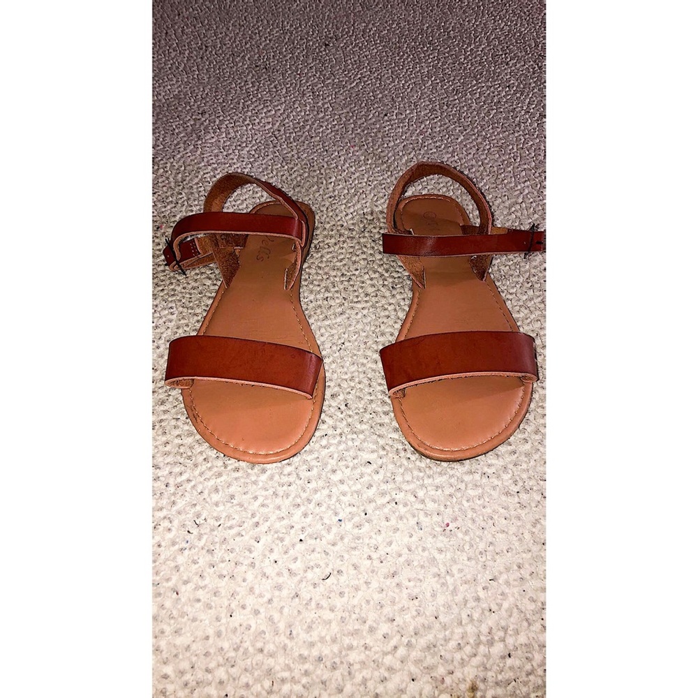 💕😍❤️MAKE AN OFFER! SUMMER TAN SANDALS🔥😍💕 - Picture 3 of 4